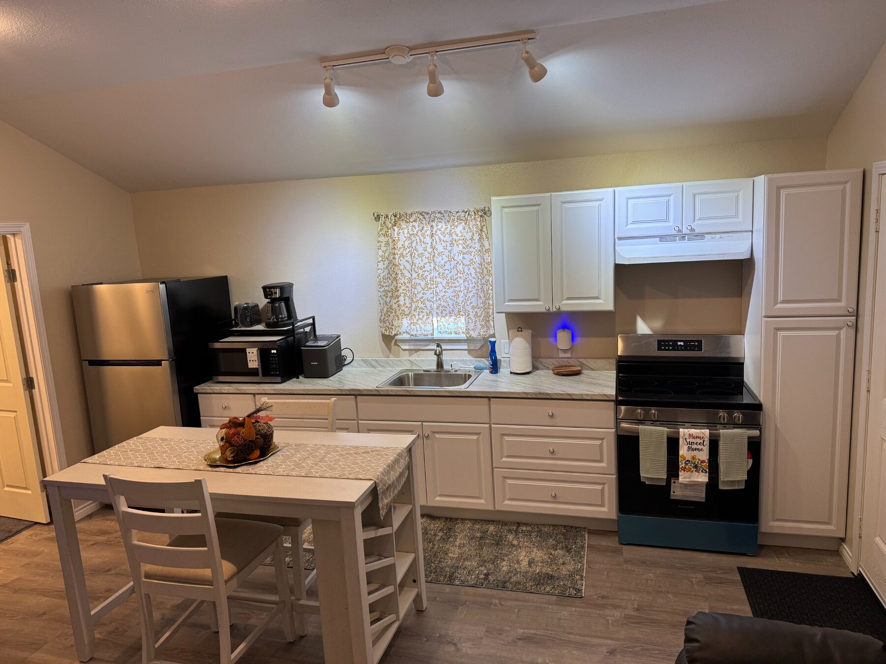 Driscoll A full kitchen