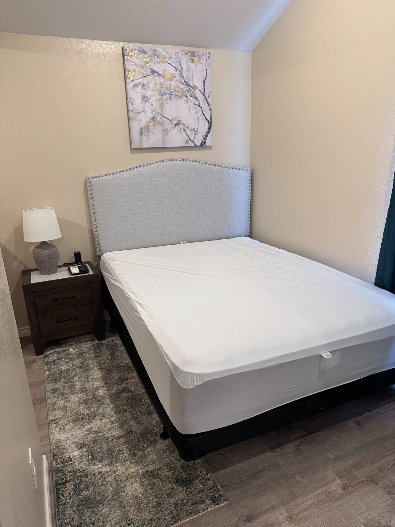 Driscoll A furnished bedroom