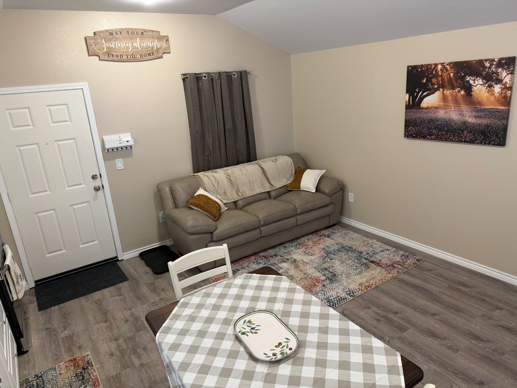 Driscoll B sofa and dining area