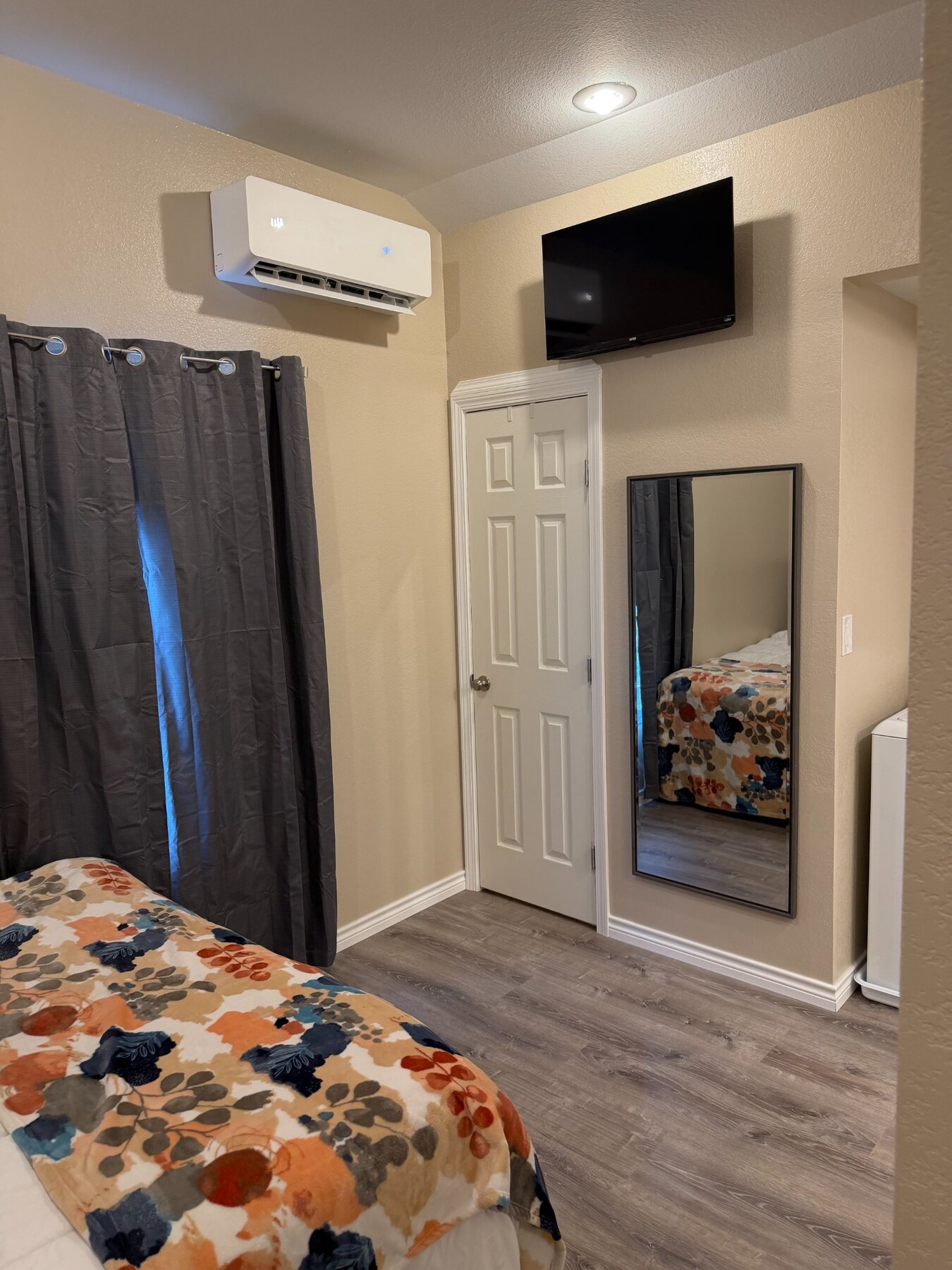 Driscoll B bedroom, television, mirror and mini-split