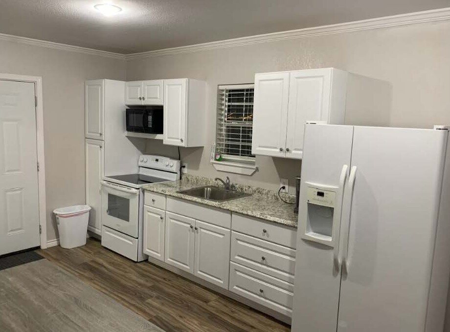 Wren B full kitchen and appliances