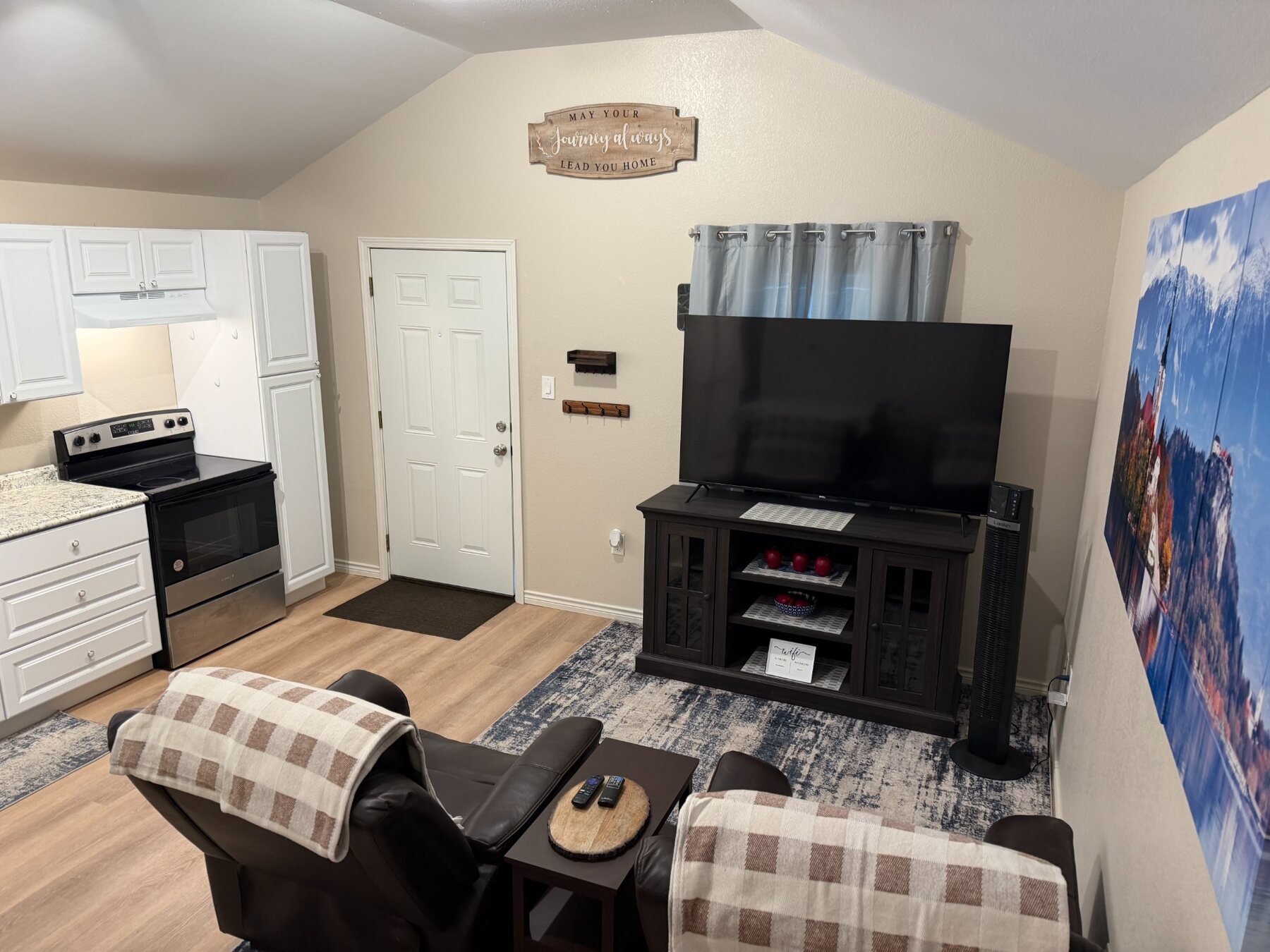 Wren E television, seating, kitchen and entrance